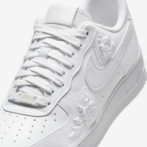 nike-air-force-1-07-white-roses-38-cechy-dodatkowe-oddychajace