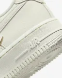 nike-air-force-1-07-lx-36-cechy-dodatkowe-oddychajace