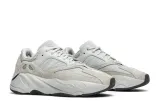 yeezy-boost-700-v2-salt-44-stan-nowy