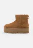 ugg-classic-mini-platform-40