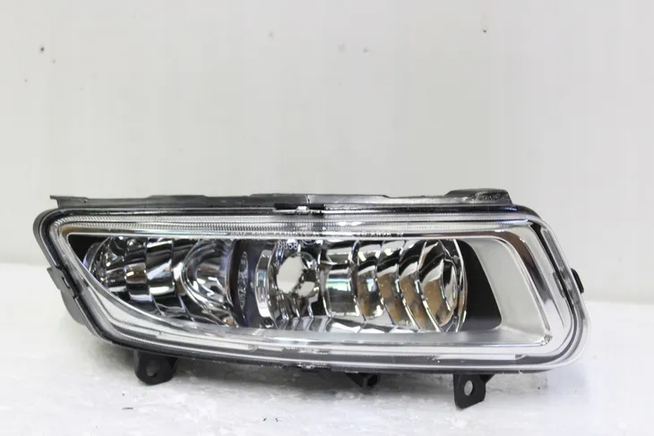 halogen-vw-polo-09-p-stan-nowy-zrodlo-swiatla-tradycyjne-halogenowe