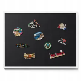 magnetyczna-tablica-na-pamiatki-z-podrozy-z-magnesami-kolor-czarny-80x60
