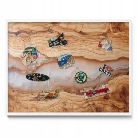 tablica-magnetyczna-na-magnesy-z-wakacji-struktura-drewna-z-zywica-80x60