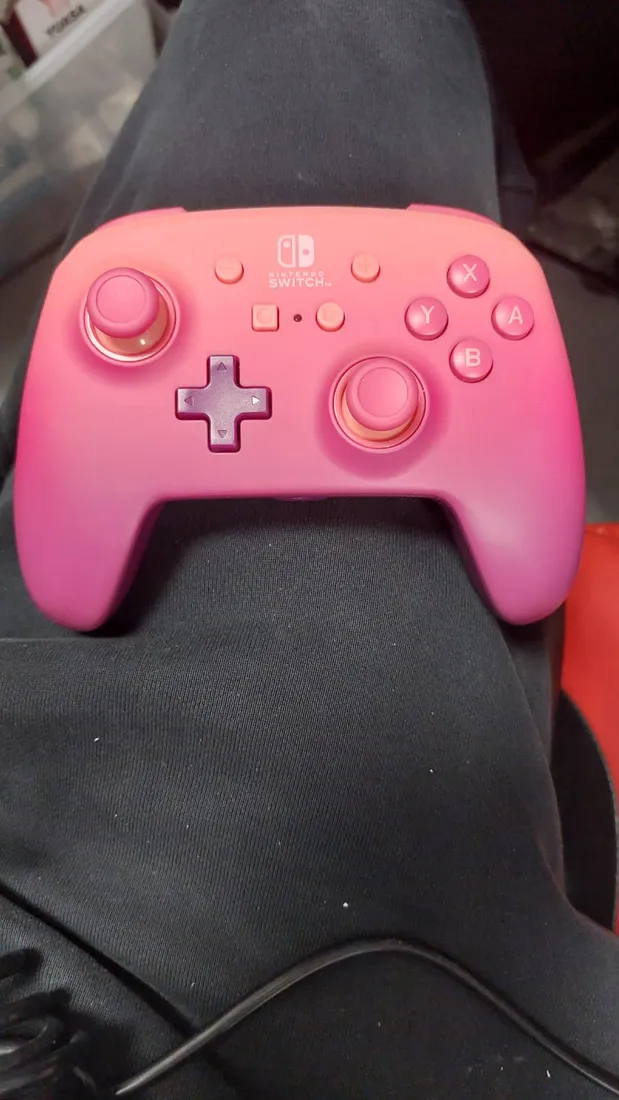 pad-przewodowy-do-konsoli-nintendo-switch-czerwony