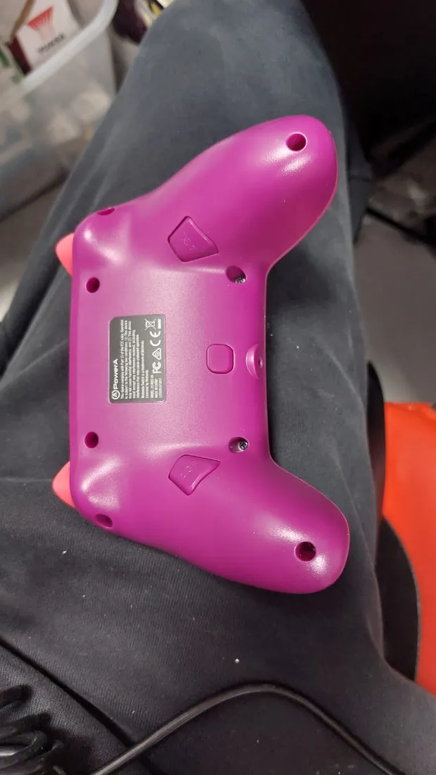 pad-przewodowy-do-konsoli-nintendo-switch-czerwony-stan-powystawowy