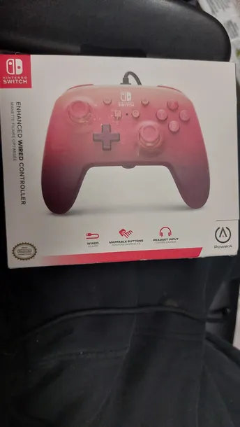 pad-przewodowy-do-konsoli-nintendo-switch-czerwony-pochodzenie-oryginal