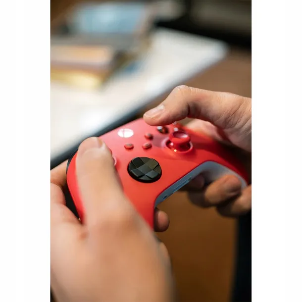 microsoft-xbox-series-kontroler-pulsujacy-czerwon-kod-producenta-qau-00012