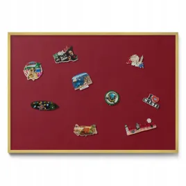 tablica-w-ramie-magnetyczna-na-sciane-na-magnesy-z-wakacji-bordowa-100x70