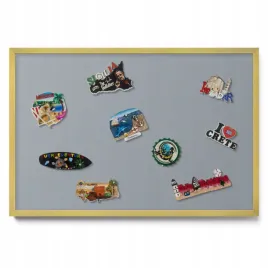 tablica-w-ramie-magnetyczna-na-sciane-na-magnesy-z-podrozy-szara-60x40