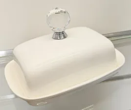 biala-maselniczka-z-krysztalem-glamour