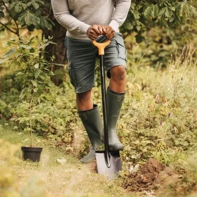 fiskars-szpadel-prosty-solid-117cm-1003456-raczka-marka-fiskars-material-glowicy-metal