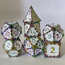 zestaw-7-metalowych-kosci-z-ozdobnym-grawerem-wysokiej-jakosci-biale