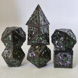 zestaw-7-metalowych-kosci-mroczne-czarne-zielone-rozowe-opalizujace