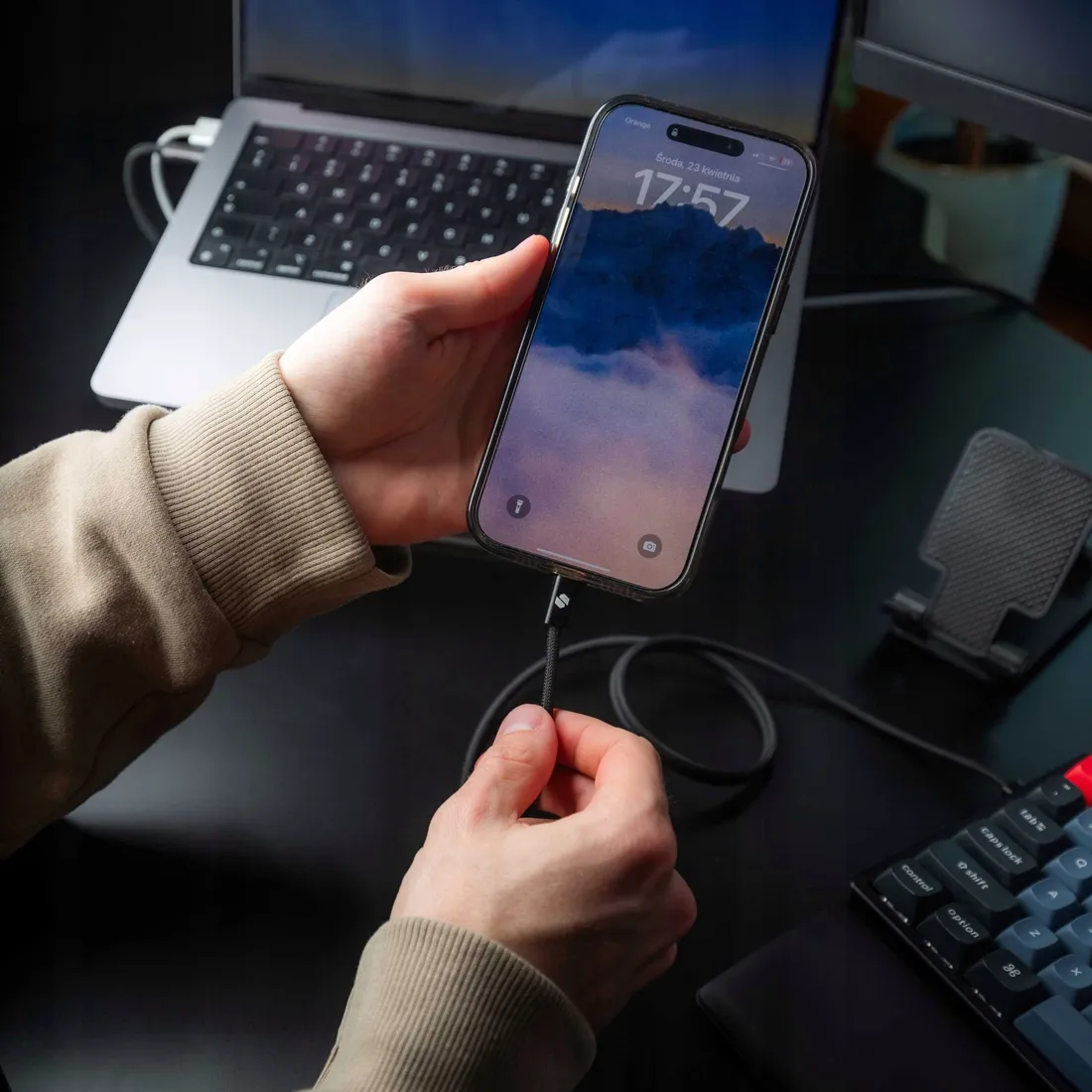spacecase-usb-c-to-lightning-magnetic-cable-1m-20w-cl09-b
