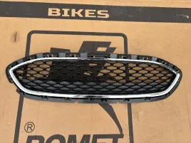 ford-fiesta-mk8-2017-grill-atrapa-z-listwa-chrom-kratka-gorna