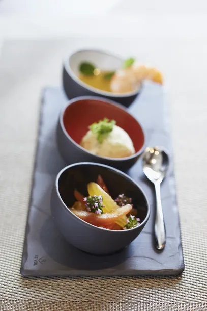 solid-miseczka-asymetryczna-biale-40-ml-revol-marka-revol