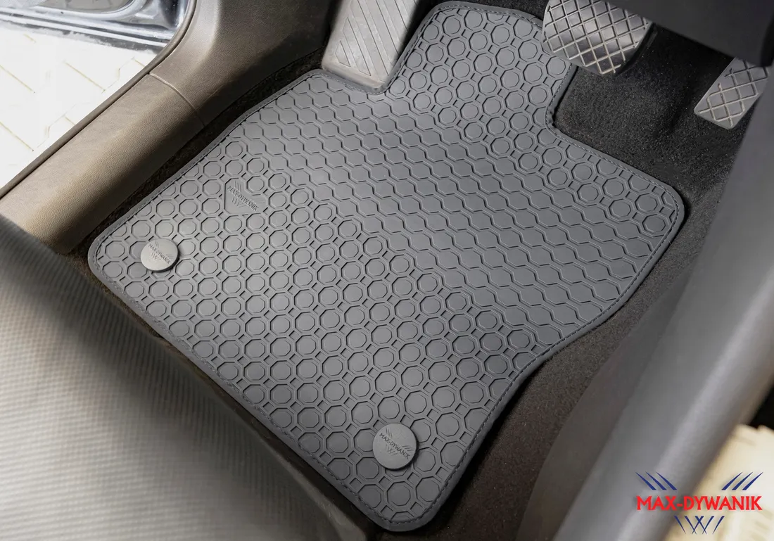 opel-combo-e-2018-dywaniki-szare
