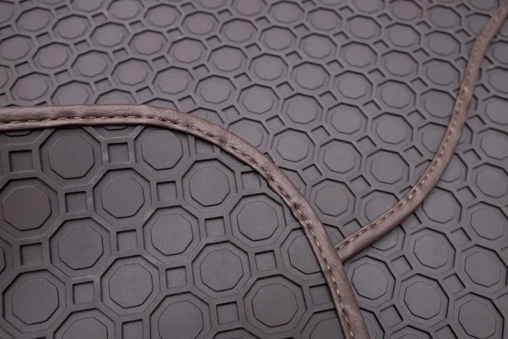 jeep-compass-ii-2017-dywaniki-brazowe-informacje-dodatkowe-bezzapachowe-mocowania-w-zestawie