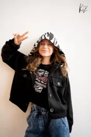 kurtka-krotka-czarna-z-kapturem-dla-dziewczynki-kiz-by-kids-r-146