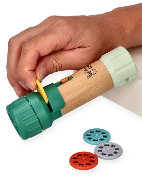 latarka-z-projektorem-slajdow-bohater-brak