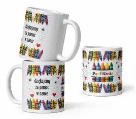 bialy-kubek-jako-podziekowanie-dla-nauczyciela-z-grafika-kredek-swiecowych