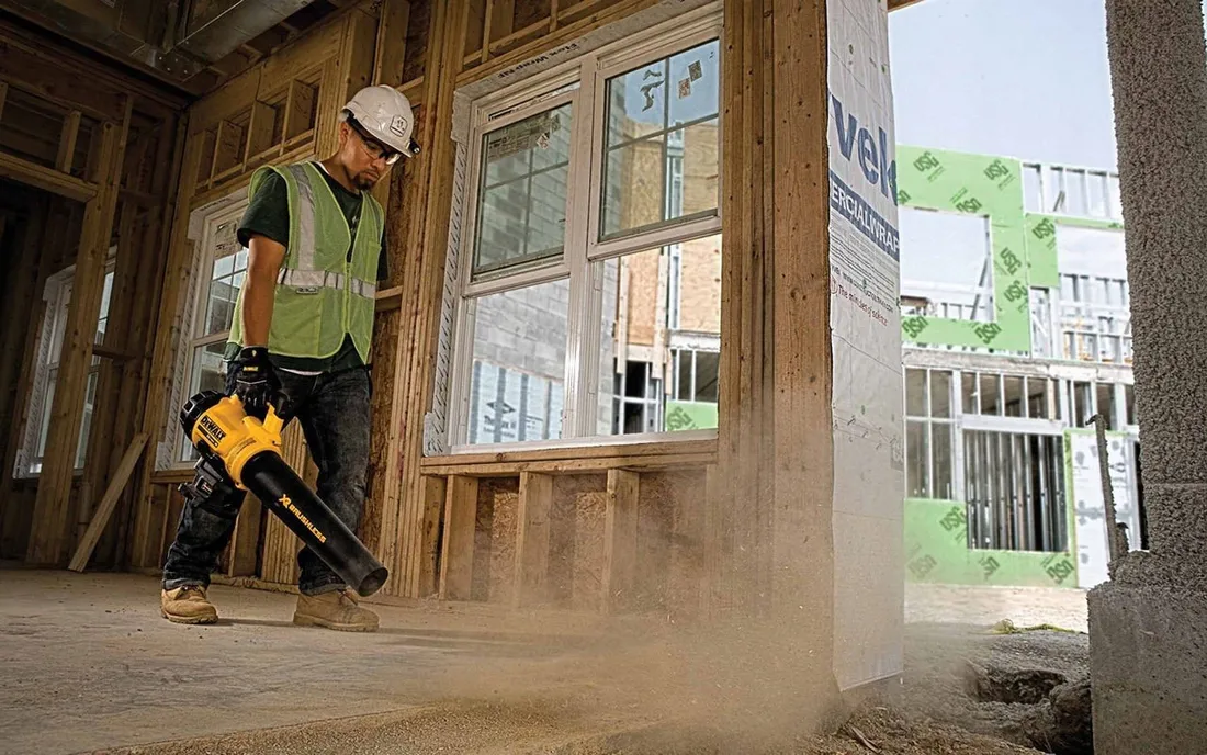 dmuchawa-akumulatorowe-dewalt-32-kg