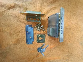 zamek-do-drzwi-dzwiowy-azbe-lm-zloty-1c127