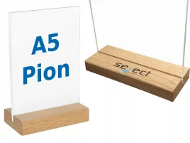stojak-a5-pion-z-plexi-menu-opis-drewno-podstawka-drewniana-logo-druk-uv