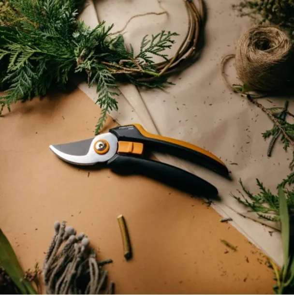 fiskars-p341-sekator-nozycowy-solid-1057164-marka-fiskars-kod-producenta-1057164