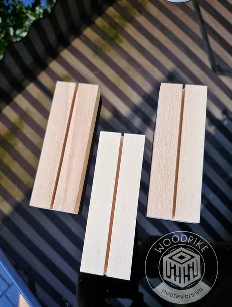 podstawka-bukowa-pod-plexi-a5-waga-z-opakowaniem-0-1-kg