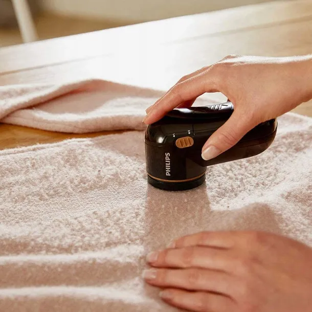 mocna-golarka-do-ubran-philips-stan-nowy-zalaczone-wyposazenie-baterie-pojemnik-szczoteczka-do-czyszczenia