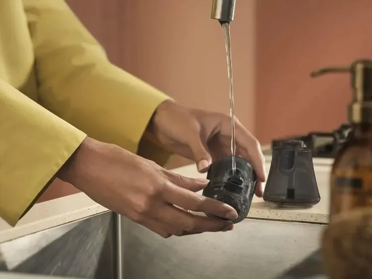 mocny-steamer-do-ubran-philips-1500-w-stan-nowy-kolor-dominujacy-czarny