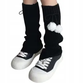 ocieplacze-na-nogi-lydki-getry-dzieciece-mlodziezowe-damskie-pompony-czarne