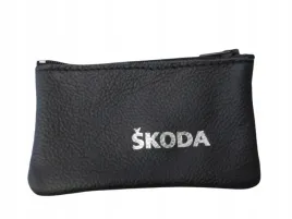 etui-skorzane-na-kluczyk-z-napisem-skoda