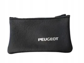 etui-skorzane-na-kluczyk-z-napisem-peugeot