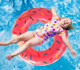 kolo-dmuchane-donut-rozowy-90cm-duzy-materac-do-plywania-wody-na-basen-dla
