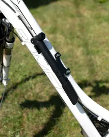 pompka-rowerowa-reczna-trzy-wentyle-schrader-presta-dunlop-na-rame-rower-z