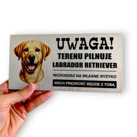 tabliczka-uwaga-pies-terenu-pilnuje-labrador-retriever