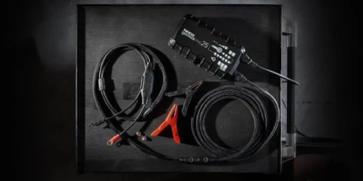 prostownik-do-akumulatorow-geniuspro25-natezenie-maksymalne-25-a