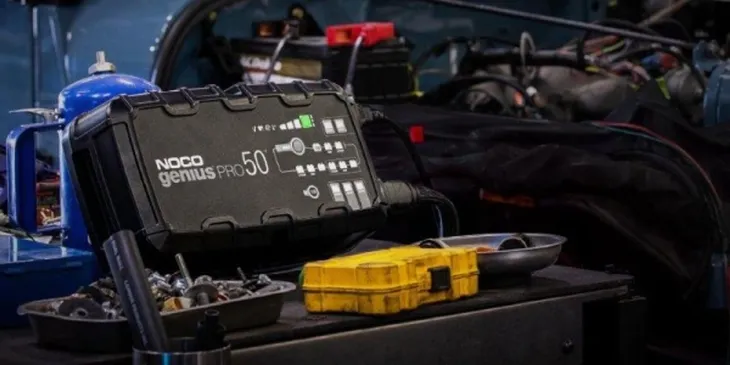 prostownik-do-akumulatorow-geniuspro50-marka-noco