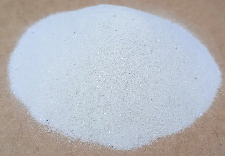 piasek-kwarcowy-suchy-20kg-bialy-do-fug-kostki-brukowej-01-05-mm-kod-producenta-piasek