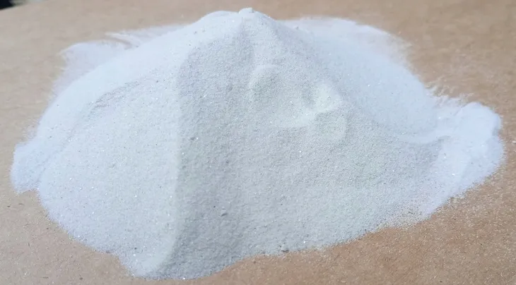 piasek-kwarcowy-suchy-20kg-bialy-do-fug-kostki-brukowej-01-05-mm-waga-20-kg