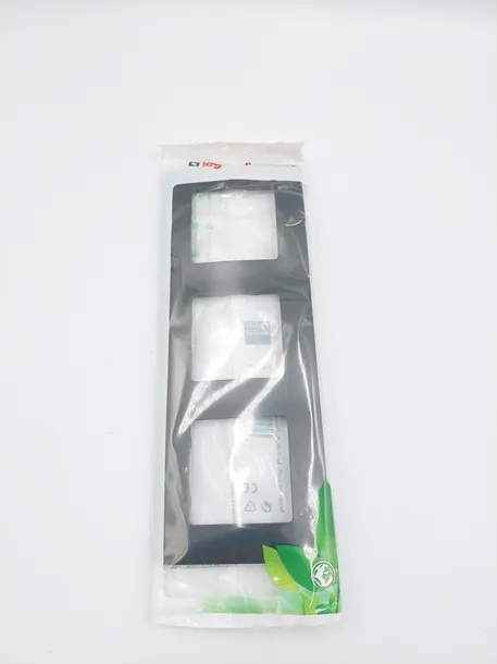 ramka-potrojna-legrand-czarny-kolor-czarny