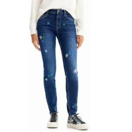 spodnie-damskie-desigual-bruselas-jeansowe-slim-fit-z-haftem