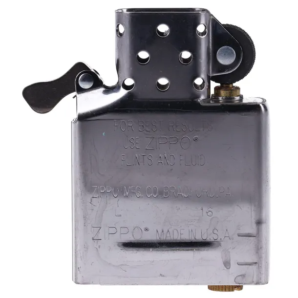 zapalniczka-zippo-brushed-chrom-material-obudowy-metal