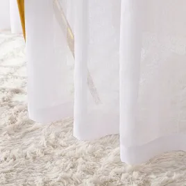 biala-gotowa-firana-na-tasmie-styl-i-klasa-250x140cm-nakrapiana-do-salonu