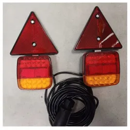 zestaw-swiatel-przyczepy-75m-25m-led-kompletny-z-trojkatami-mocowani