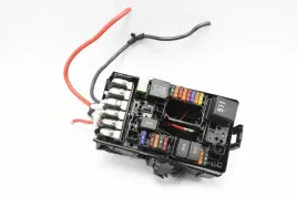 obudowa-bezpiecznikow-audi-a3-13-