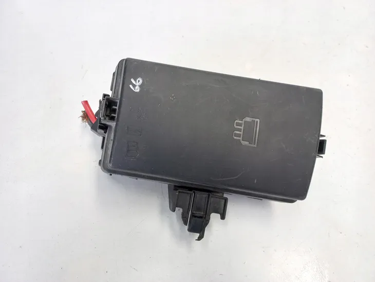 obudowa-bezpiecznikow-audi-a3-13-vag-5q0907361g-numer-katalogowy-oryginalu-5q0907361-g