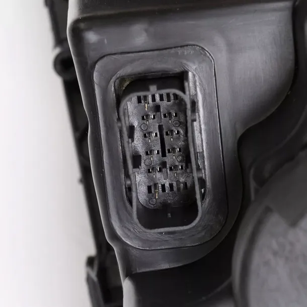 reflektor-prawy-iveco-daily-2006-strona-zabudowy-prawa